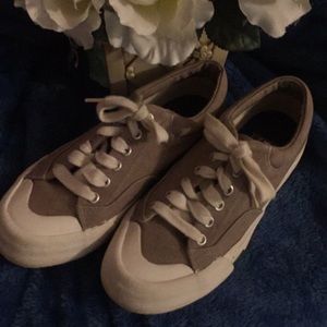 Docksides. Tan. Like new. 6.5m